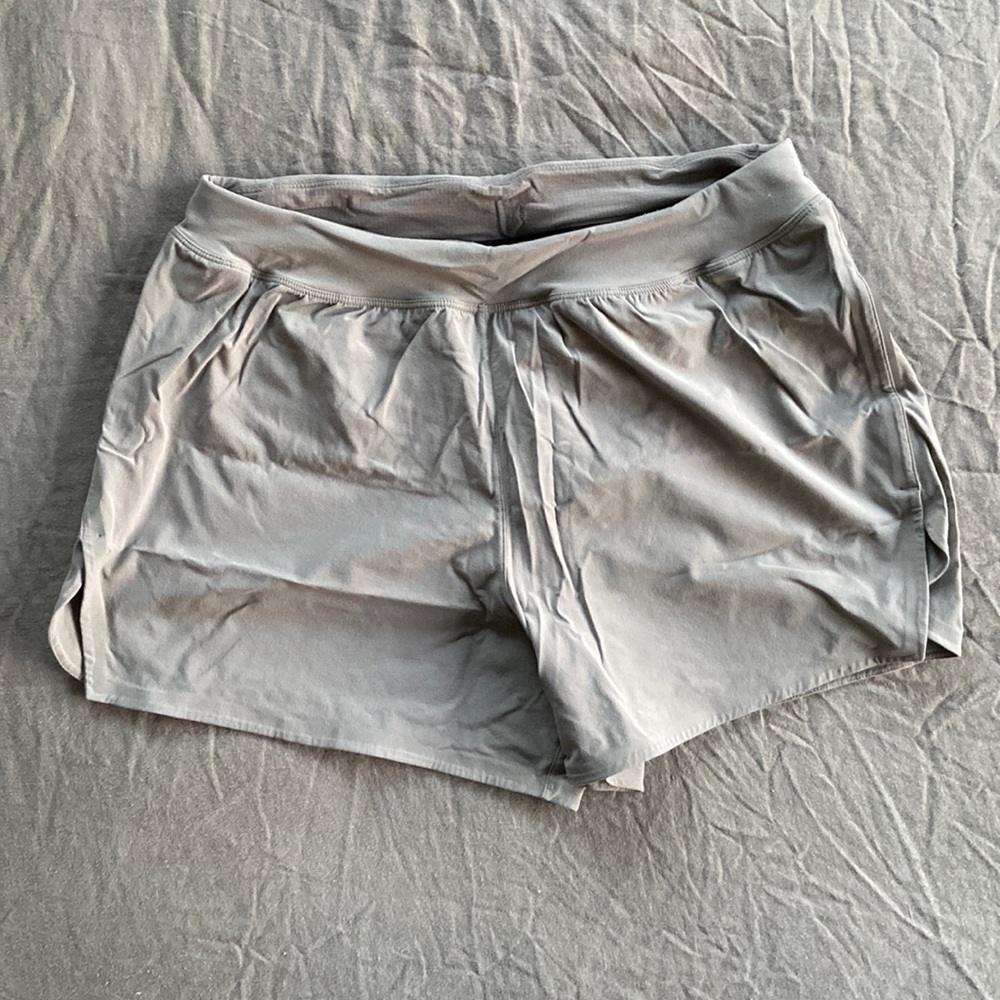 Men’s OV 4” grey lightspeed short w/ liner!